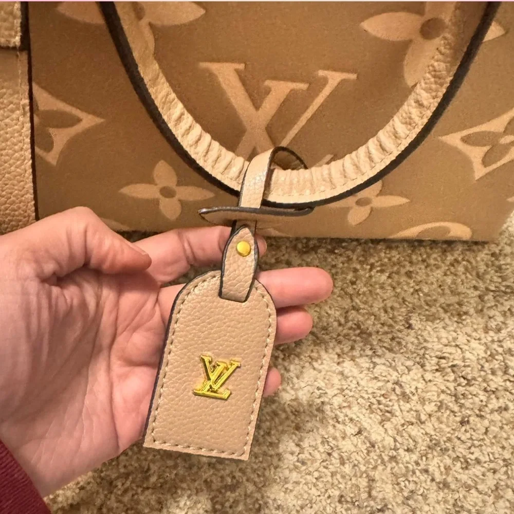 Louis Vuitton Gray Monogram Shoulder Bag - Picture 9 of 11